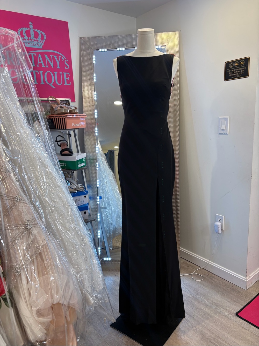Tarik Ediz Black Sleeveless Floor-Length Evening Gown